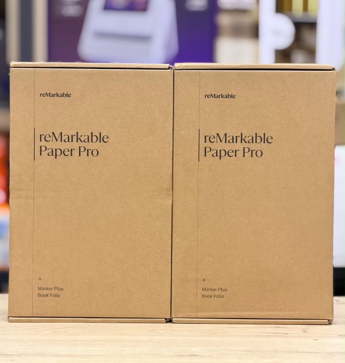 Remarkable paper pro with black leather book folio