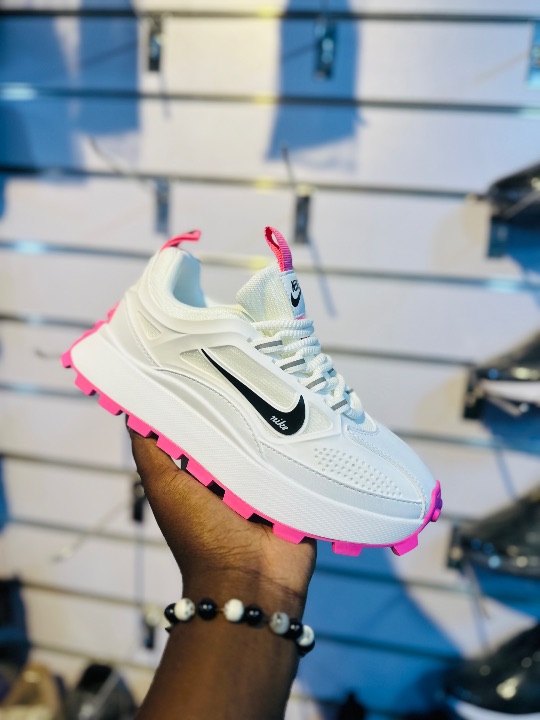 NIKE BAIRLEY