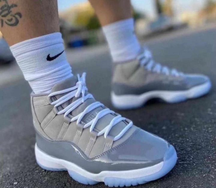 JORDAN 11 GREY