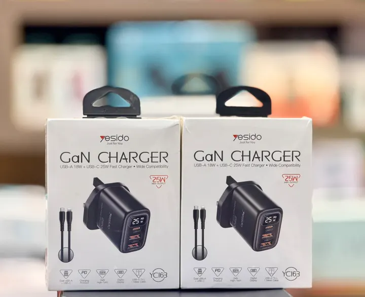 Yesido 25W GaN 3-Port Charger with USB-C to Lightning Cable
