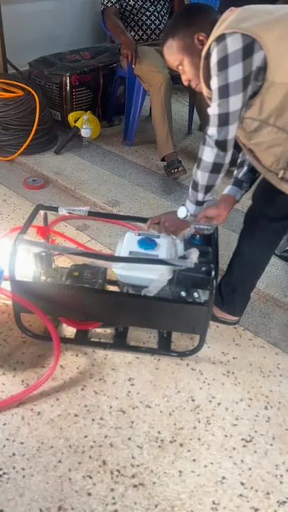 Portable petrol pressure washer