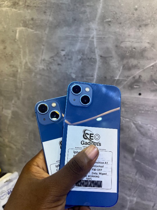 iPhone 13 plain – photo 2 of 4