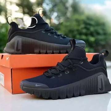 Nike Free Metcon 6 – triple black